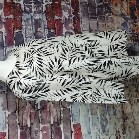 Due per Due Silk Leaf Print Tunic/Blouse - Picture 2 of 6